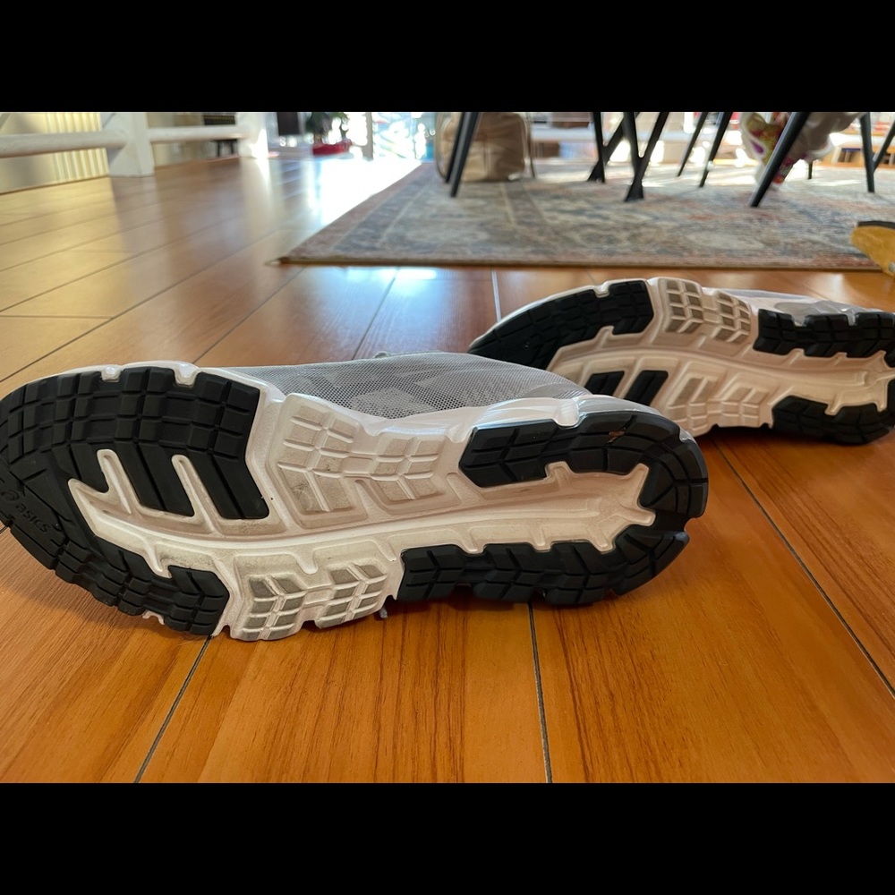 ASICS - Picture 3 of 6